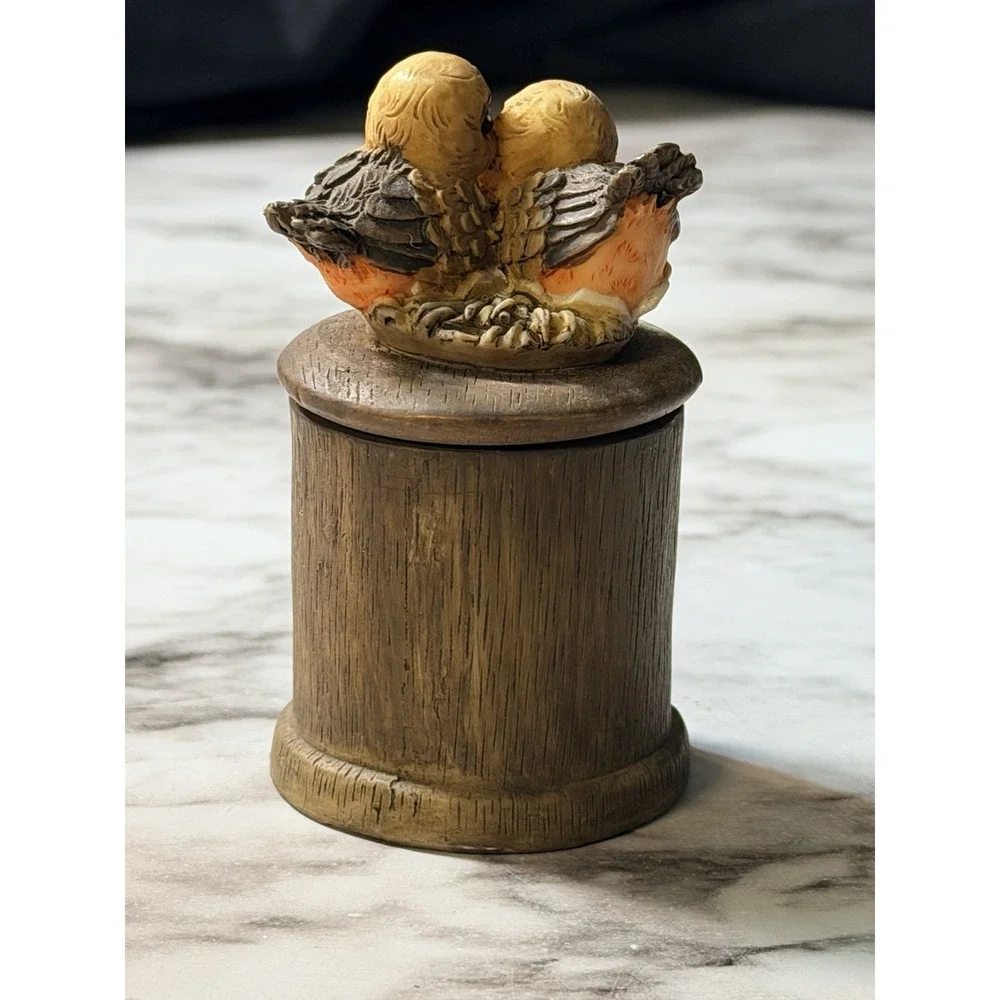 TRINKET BOX WITH LID & 2 CUTE LITTLE BIRDS ON IT 2.5
